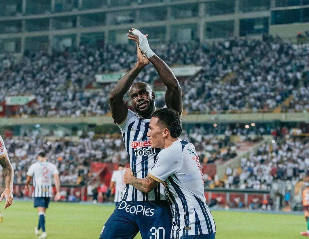 Сесилио Уотерман забивает пятый гол за Альянсу Лима, прежде чем получить травму