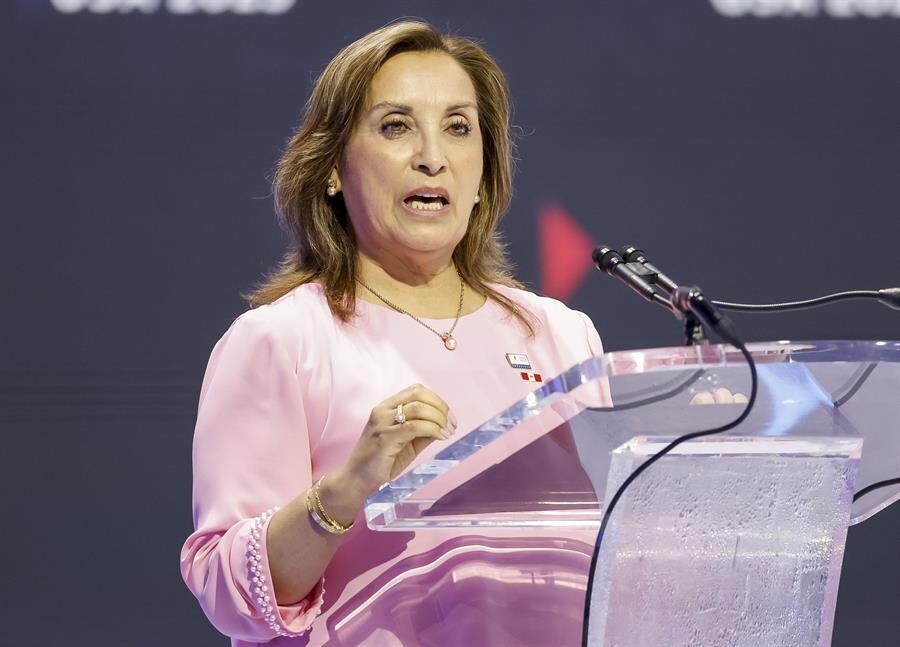 Президент Перу принял закон, исключающий политические партии из уголовной ответственности