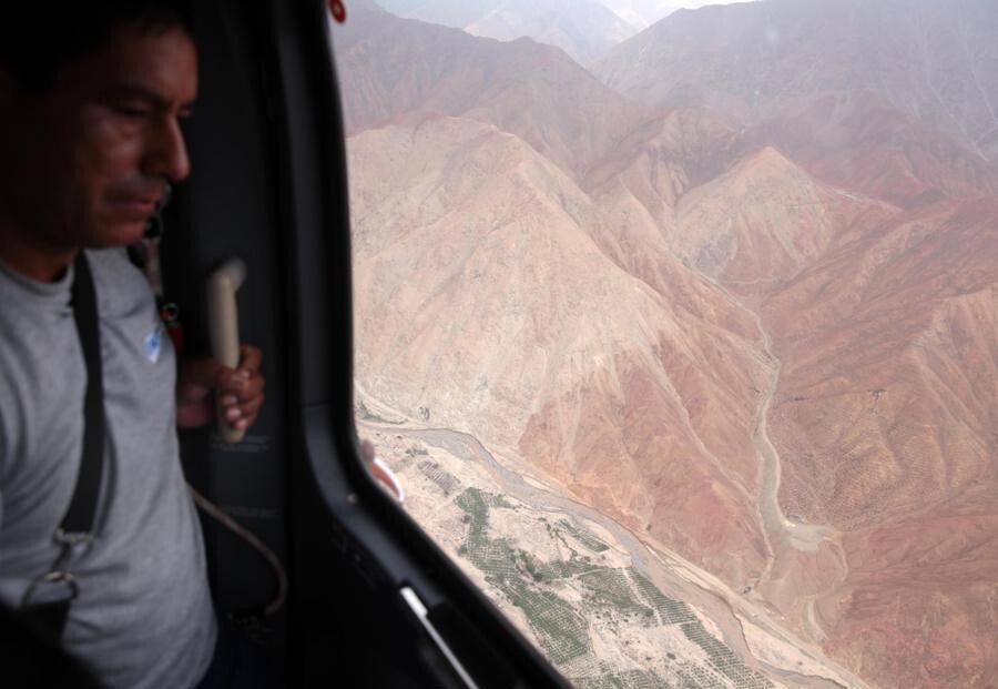 Fifteen people, including seven minors, die in military helicopter crash in Peru