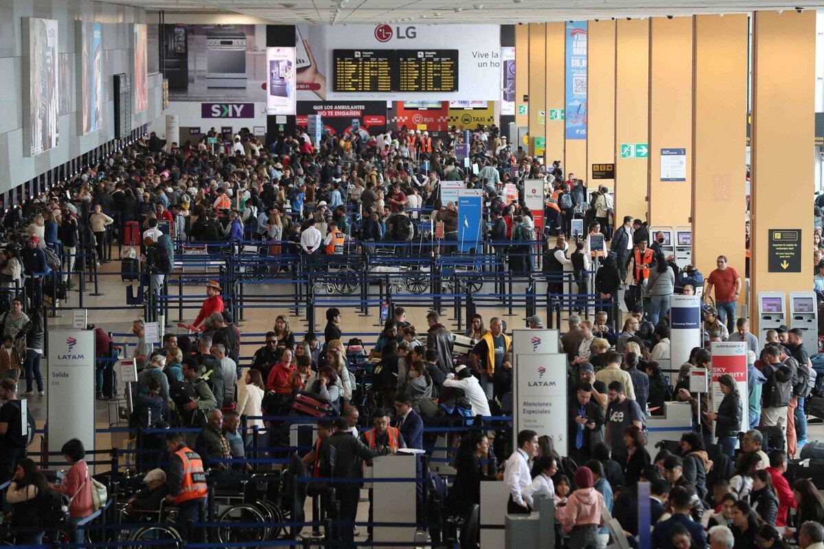 Крупные потери после сбоя освещения на Лимском международном аэропорту