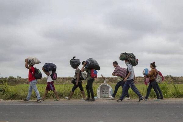 Peru to declare state of emergency on border with Chile due to migrant influx