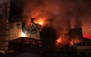 Massive Fire Erupts in Historic Lima